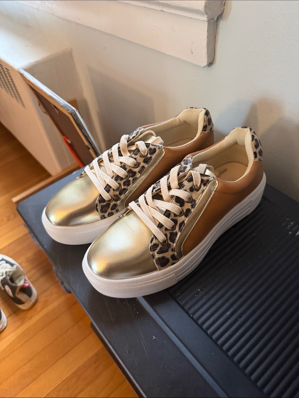 Womens Metallic Gold Leopard Accent Platform Sneakers